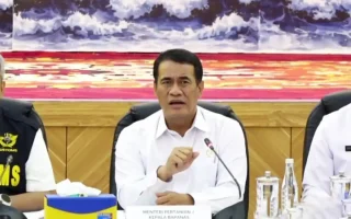 Menteri Pertanian Andi Amran Sulaiman membahas penindakan impor beras ilegal
